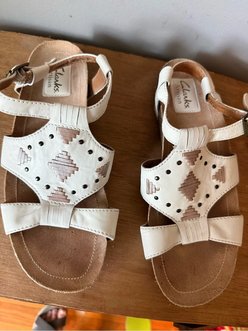 Clarks Artisan white leather strappy geometric Southwestern-style sandals 8